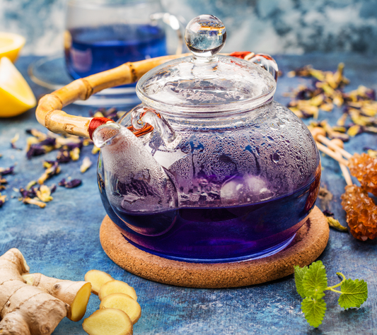 It's Freezing outside! Let's warm up a bit with this tea recipe 🍵  The Heartwarming Holiday Butterfly pea flower tea from Picknature